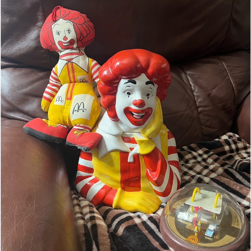 McDonald’s Collectibles. Ronald McDonald Cookie Jar, No.Replica of First McD’s